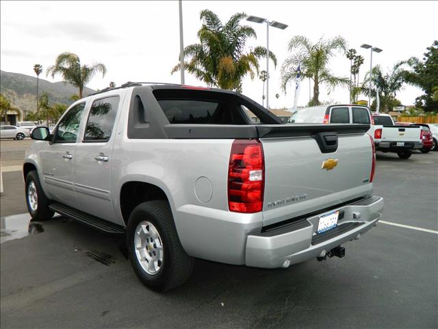 Chevrolet Avalanche 2011 photo 1