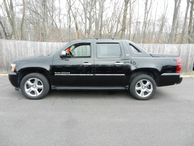 Chevrolet Avalanche 2011 photo 3