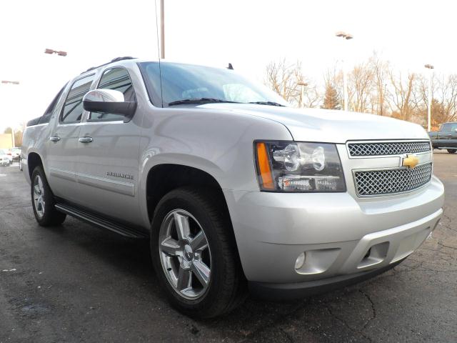 Chevrolet Avalanche 2011 photo 2