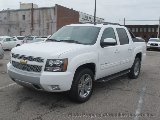 Chevrolet Avalanche 2011 photo 2