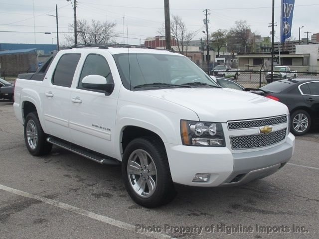 Chevrolet Avalanche 2011 photo 3