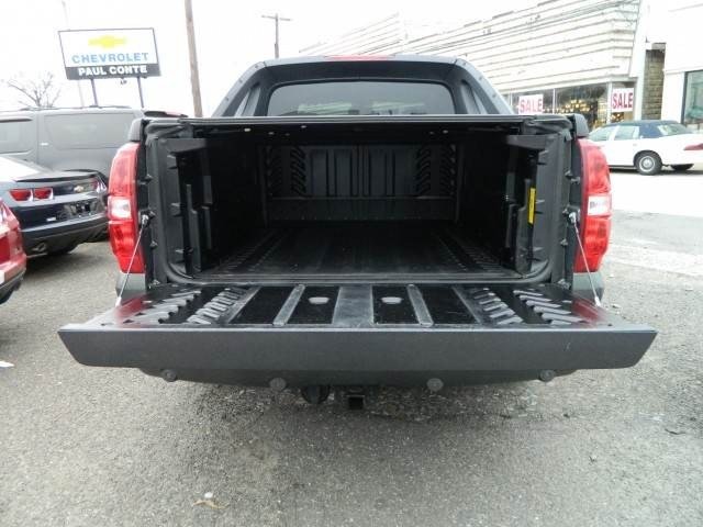 Chevrolet Avalanche 2011 photo 2