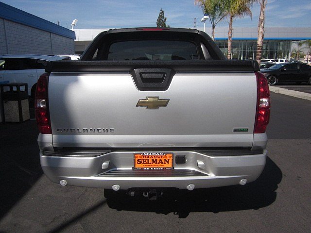 Chevrolet Avalanche 2011 photo 2