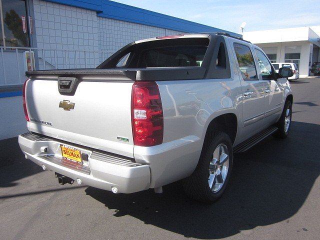 Chevrolet Avalanche 2011 photo 3