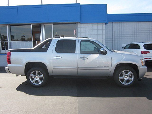 Chevrolet Avalanche 2011 photo 4