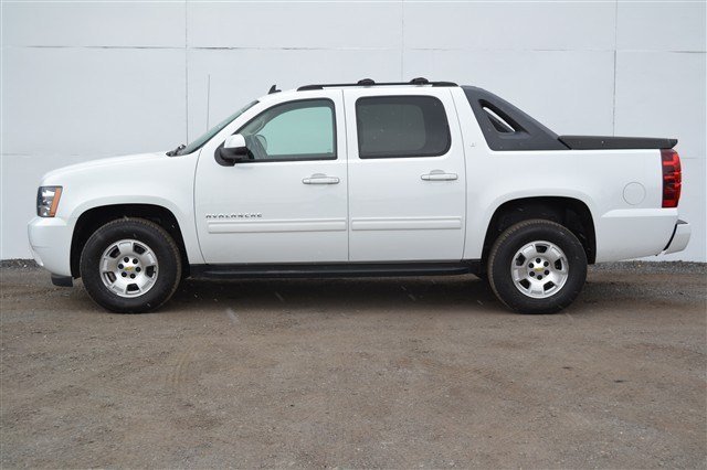 Chevrolet Avalanche 2011 photo 2