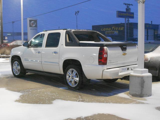 Chevrolet Avalanche 2011 photo 3