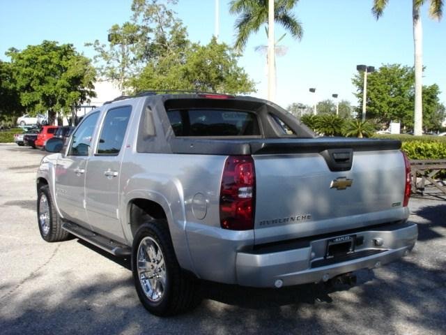 Chevrolet Avalanche 2011 photo 1