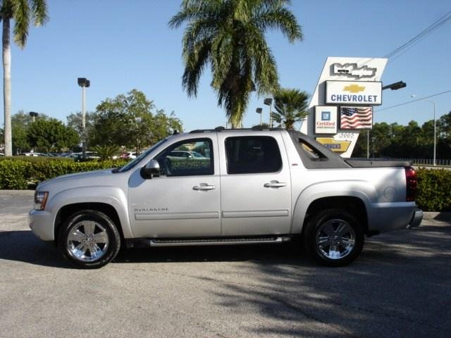 Chevrolet Avalanche 2011 photo 3