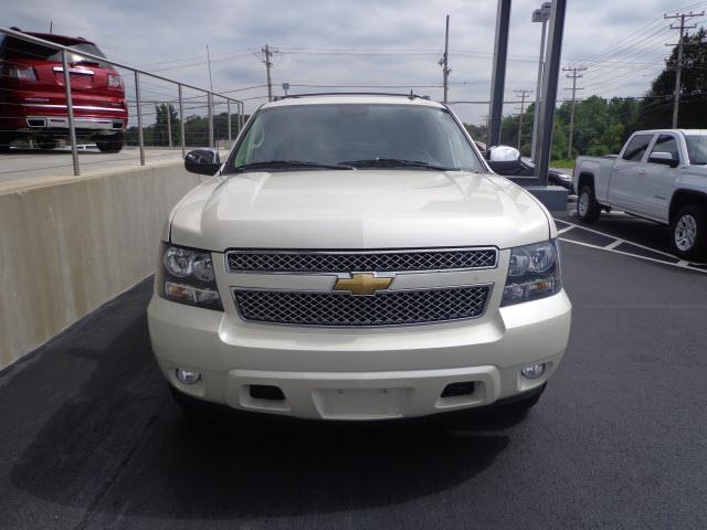 Chevrolet Avalanche 2011 photo 2