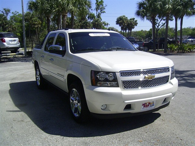 Chevrolet Avalanche 2011 photo 2