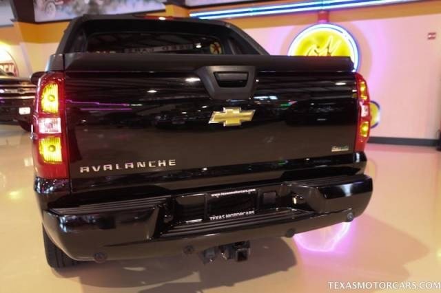 Chevrolet Avalanche 2011 photo 1