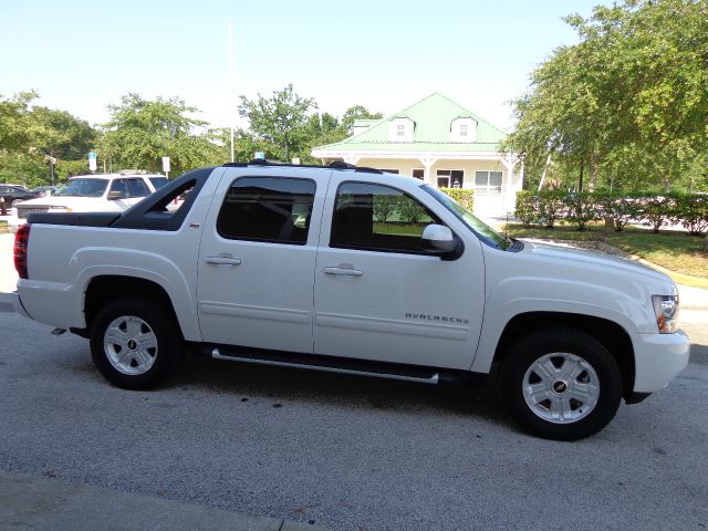 Chevrolet Avalanche 2011 photo 17