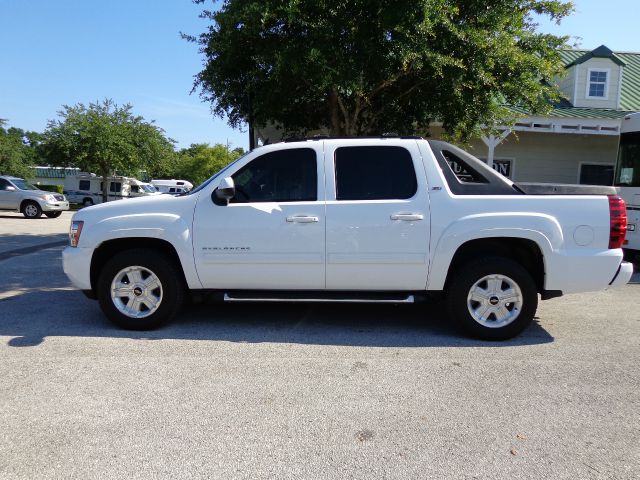 Chevrolet Avalanche 2011 photo 25