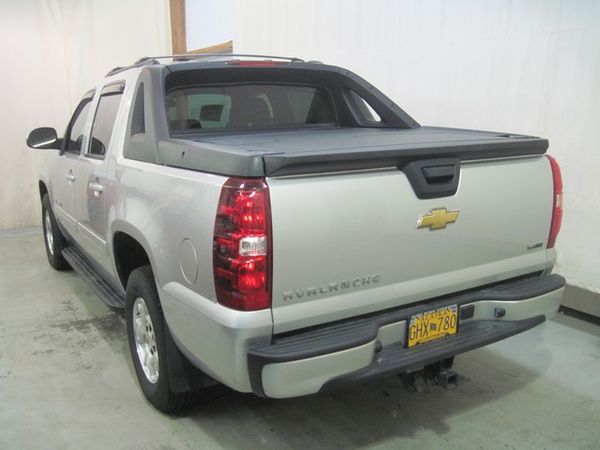 Chevrolet Avalanche 2011 photo 1