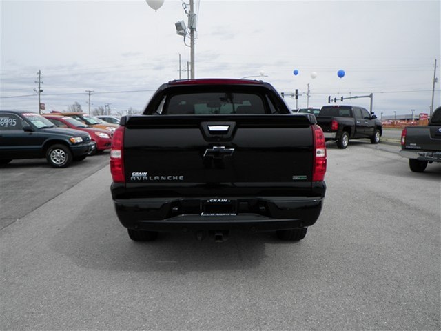 Chevrolet Avalanche 2011 photo 2