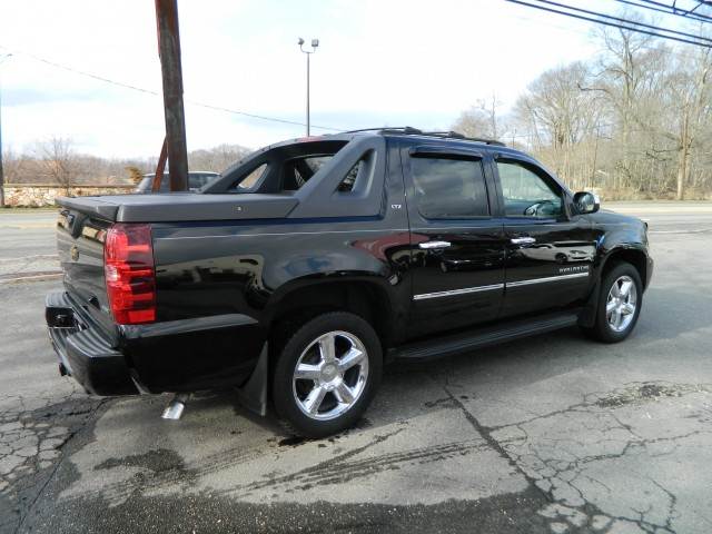 Chevrolet Avalanche 2011 photo 4