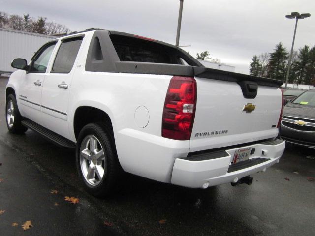 Chevrolet Avalanche 2011 photo 1