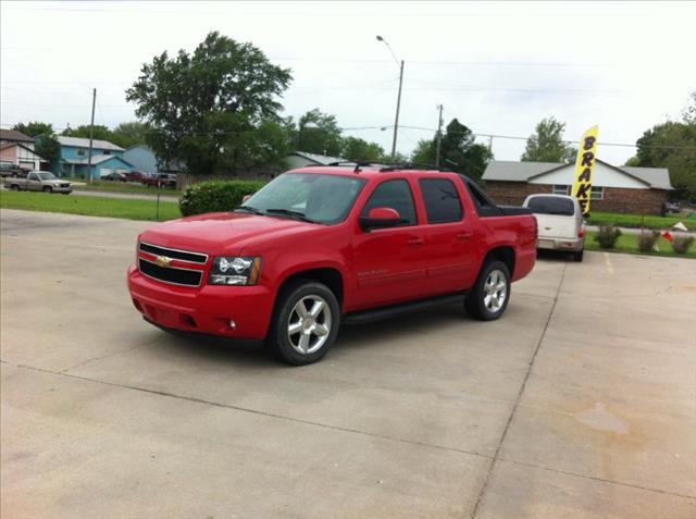 Chevrolet Avalanche 2011 photo 2