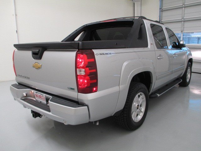 Chevrolet Avalanche 2011 photo 3