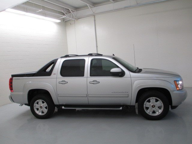 Chevrolet Avalanche 2011 photo 4