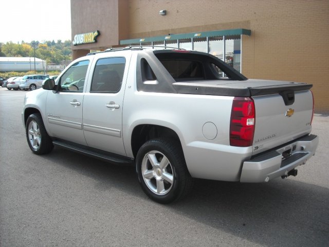 Chevrolet Avalanche 2011 photo 1