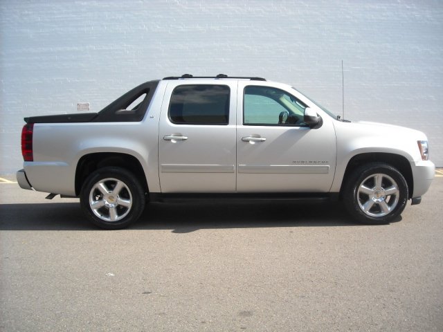 Chevrolet Avalanche 2011 photo 4