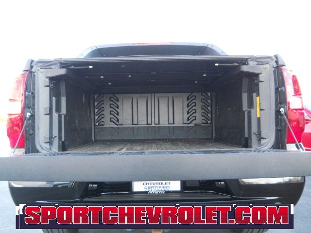 Chevrolet Avalanche 2011 photo 2