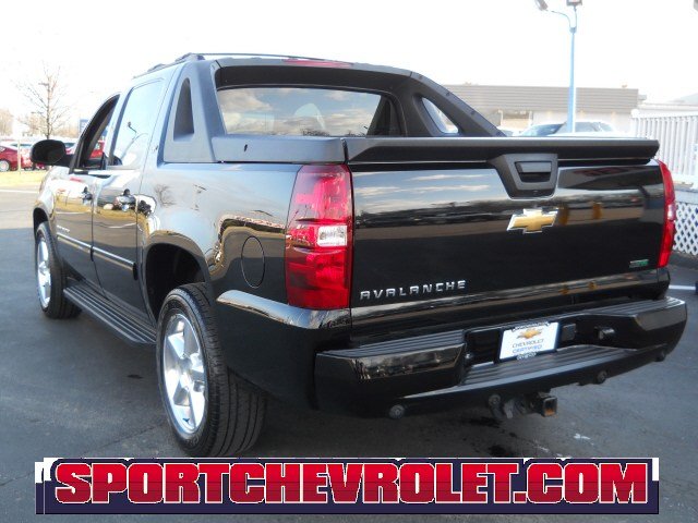 Chevrolet Avalanche 2011 photo 3