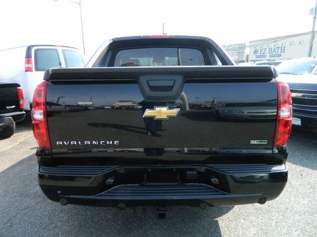 Chevrolet Avalanche 2011 photo 3