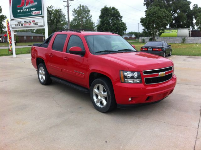 Chevrolet Avalanche 2011 photo 2