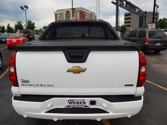 Chevrolet Avalanche 2011 photo 1