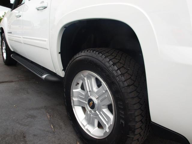 Chevrolet Avalanche 2011 photo 2