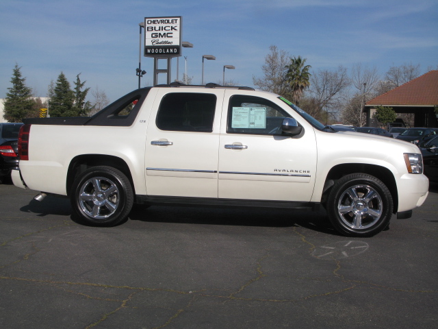 Chevrolet Avalanche 2011 photo 1