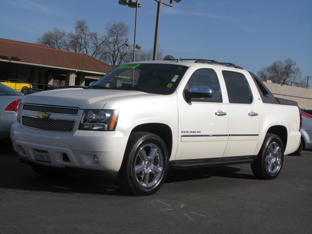 Chevrolet Avalanche 2011 photo 3