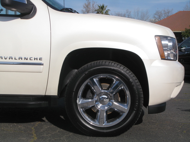 Chevrolet Avalanche 2011 photo 4