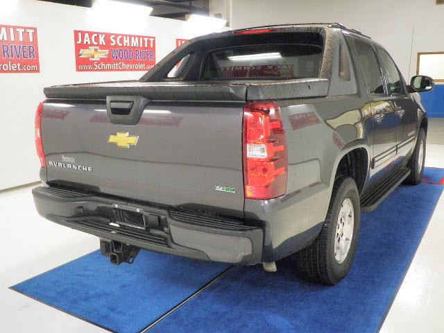 Chevrolet Avalanche 2011 photo 2