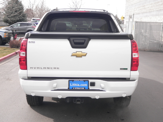 Chevrolet Avalanche 2011 photo 3