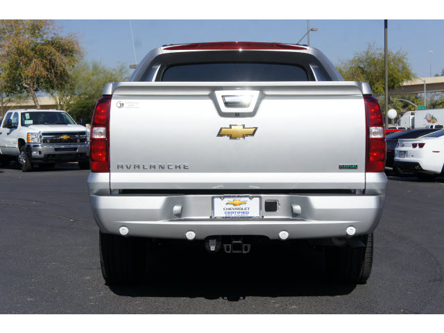 Chevrolet Avalanche 2011 photo 2