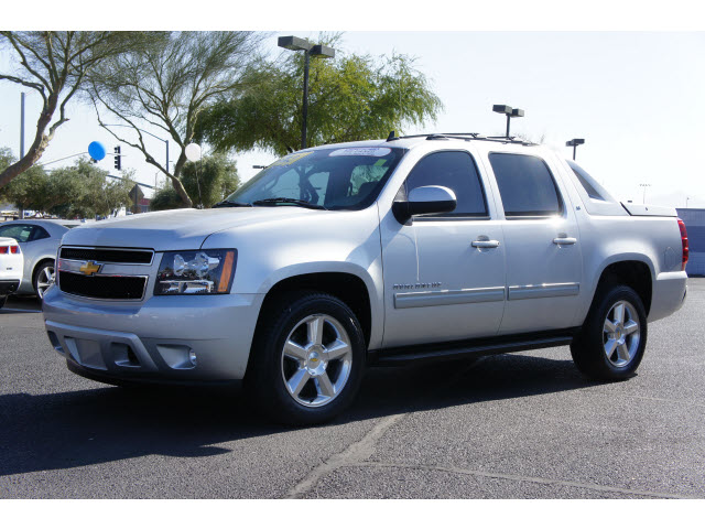 Chevrolet Avalanche 2011 photo 3