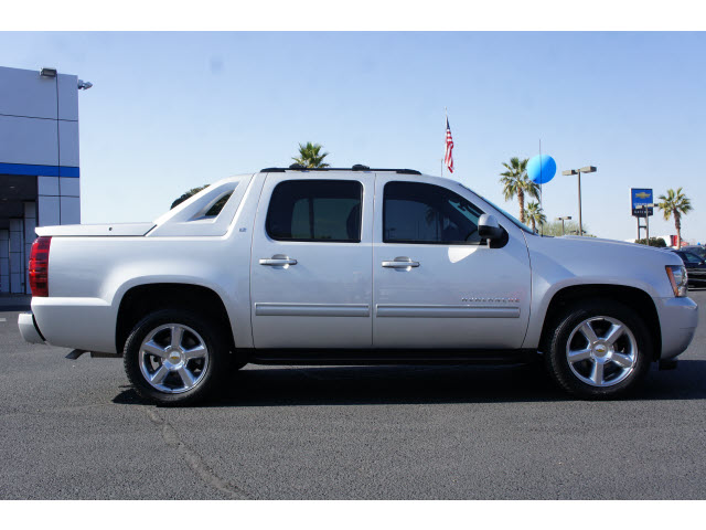 Chevrolet Avalanche 2011 photo 4