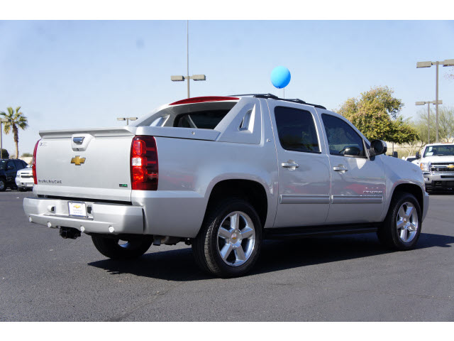 Chevrolet Avalanche 2011 photo 5