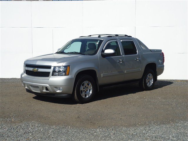 Chevrolet Avalanche 2011 photo 2