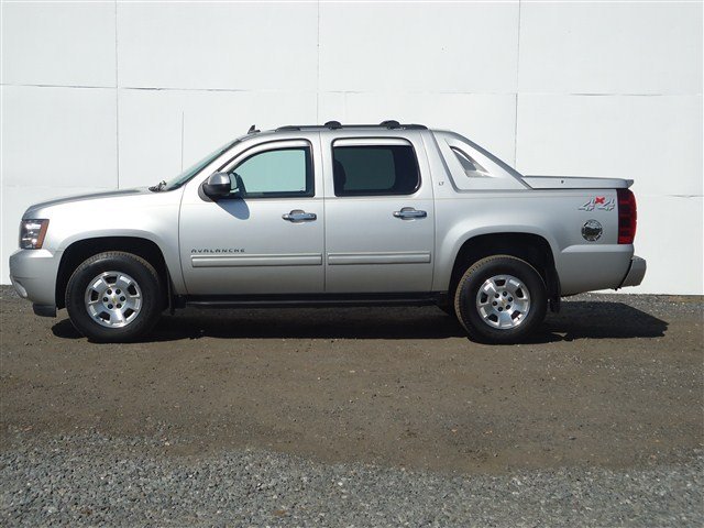 Chevrolet Avalanche 2011 photo 3