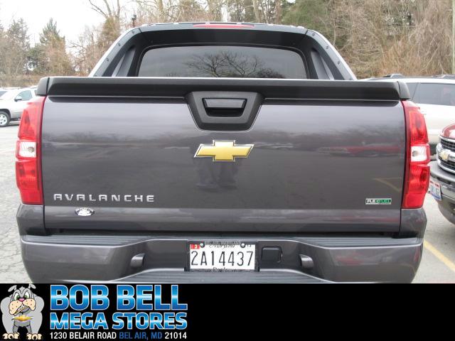 Chevrolet Avalanche 2011 photo 2