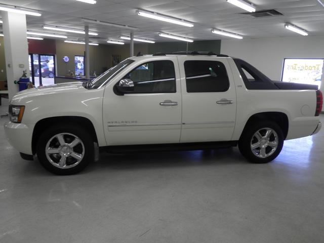 Chevrolet Avalanche 2011 photo 4