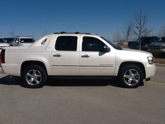 Chevrolet Avalanche 2011 photo 3