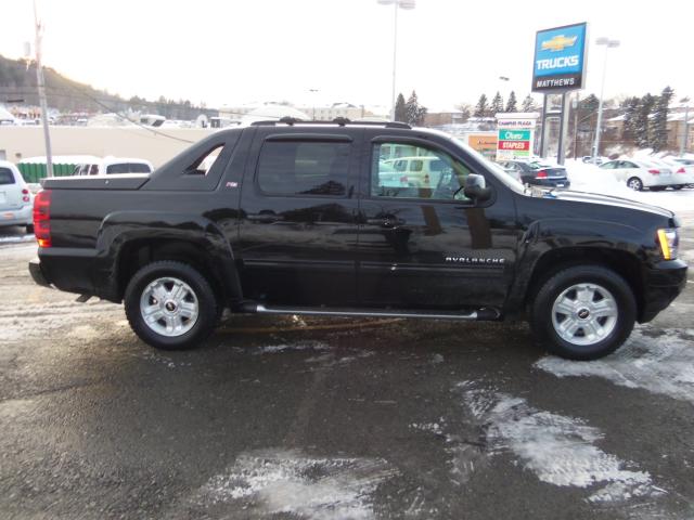 Chevrolet Avalanche 2011 photo 1