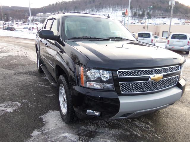 Chevrolet Avalanche 2011 photo 2