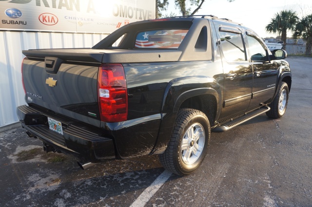 Chevrolet Avalanche 2011 photo 1